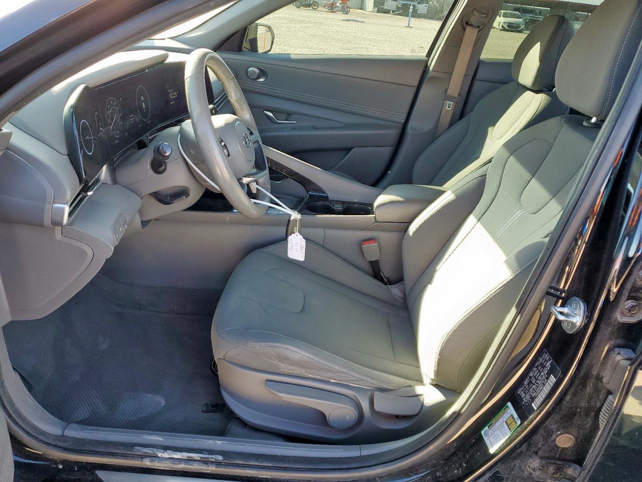 Hyundai ELANTRA Sel Image 4