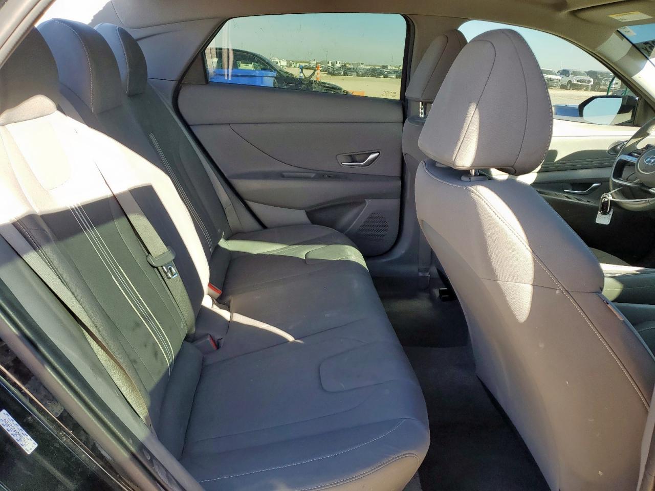 Hyundai ELANTRA Sel Image 7