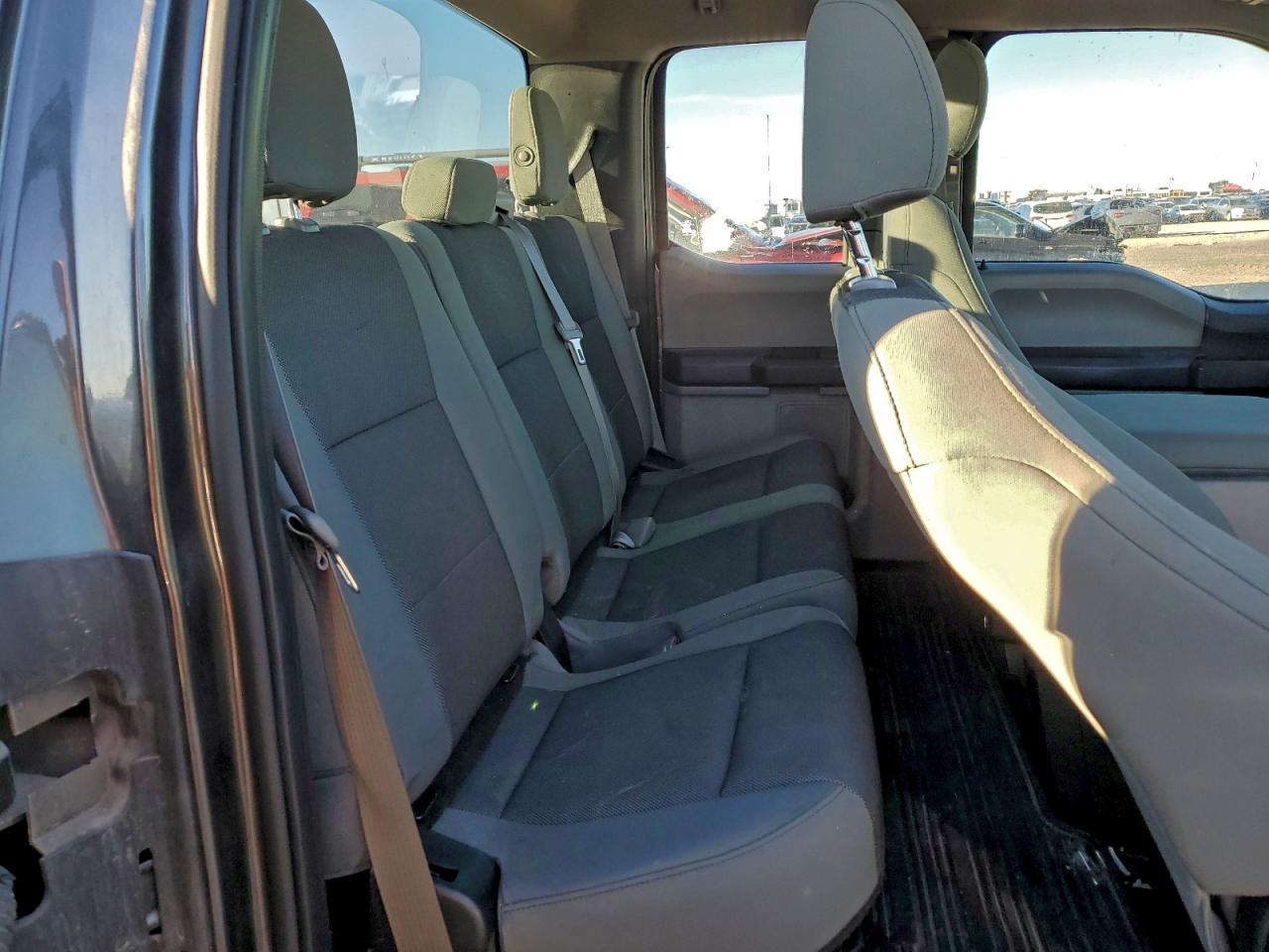 Ford F-150 Super Cab Image 11