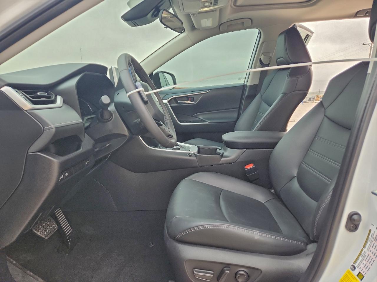 Toyota RAV4 Xle Premium Image 8