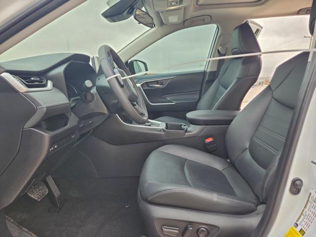 Toyota RAV4 Xle Premium Image 8