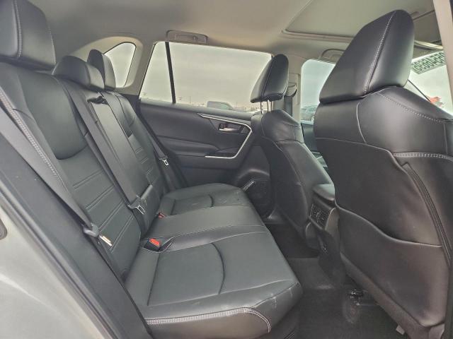 Toyota RAV4 Xle Premium Image 9