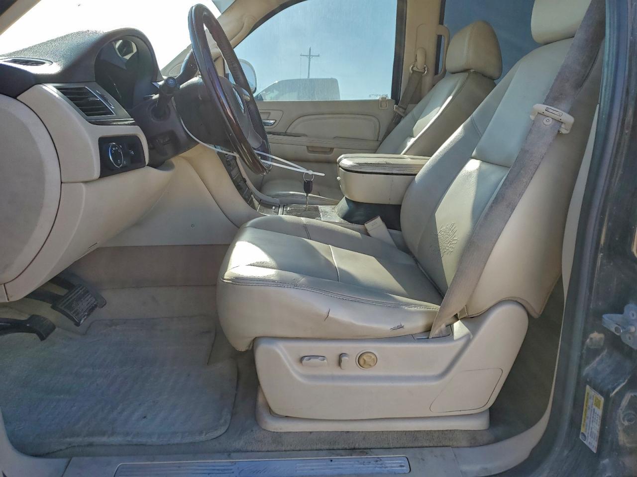 Cadillac Escalade Luxury Image 8