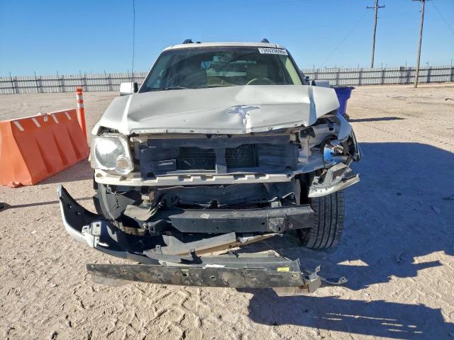 Ford Explorer Eddie Bauer Image 3