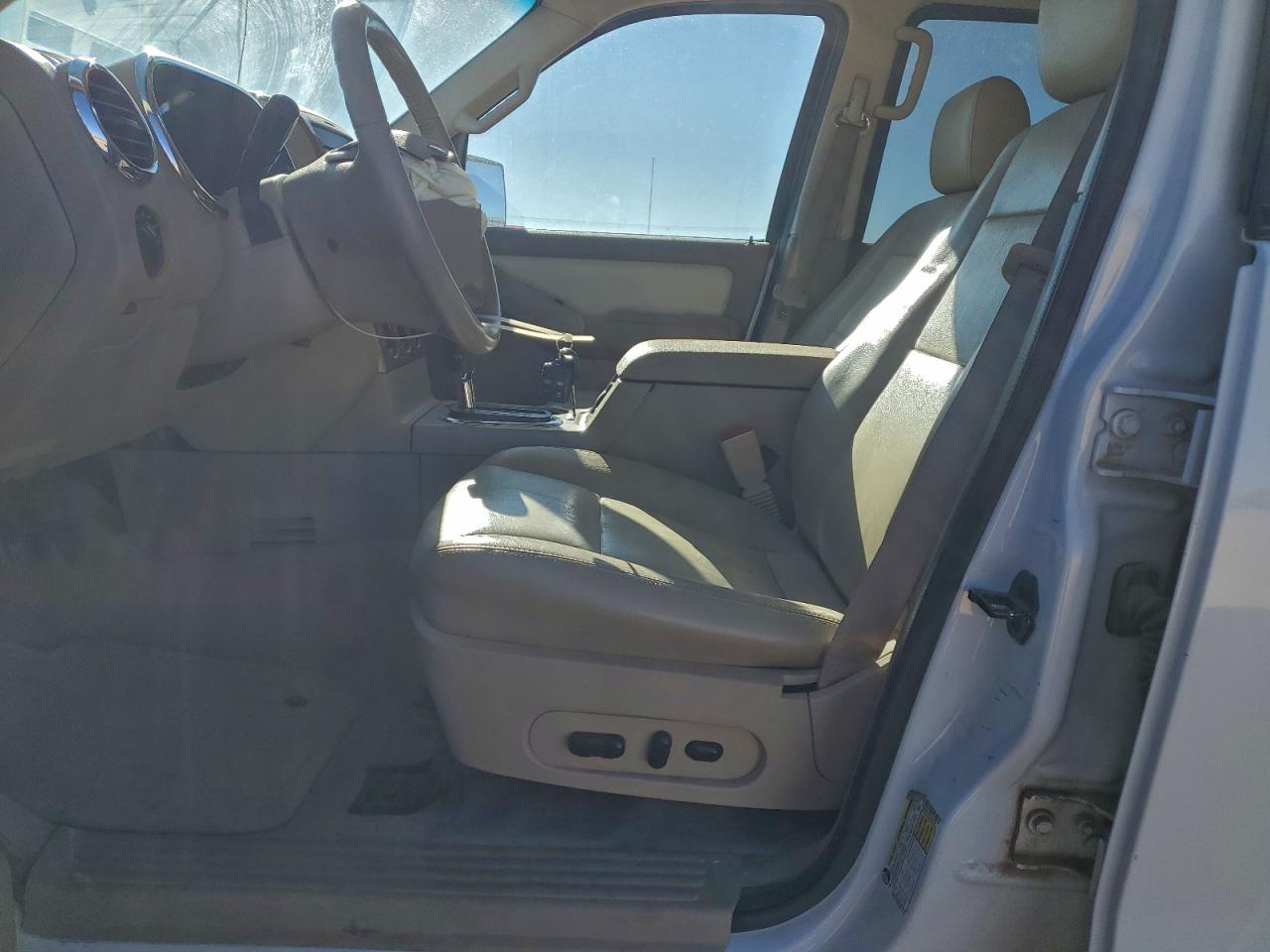 Ford Explorer Eddie Bauer Image 8