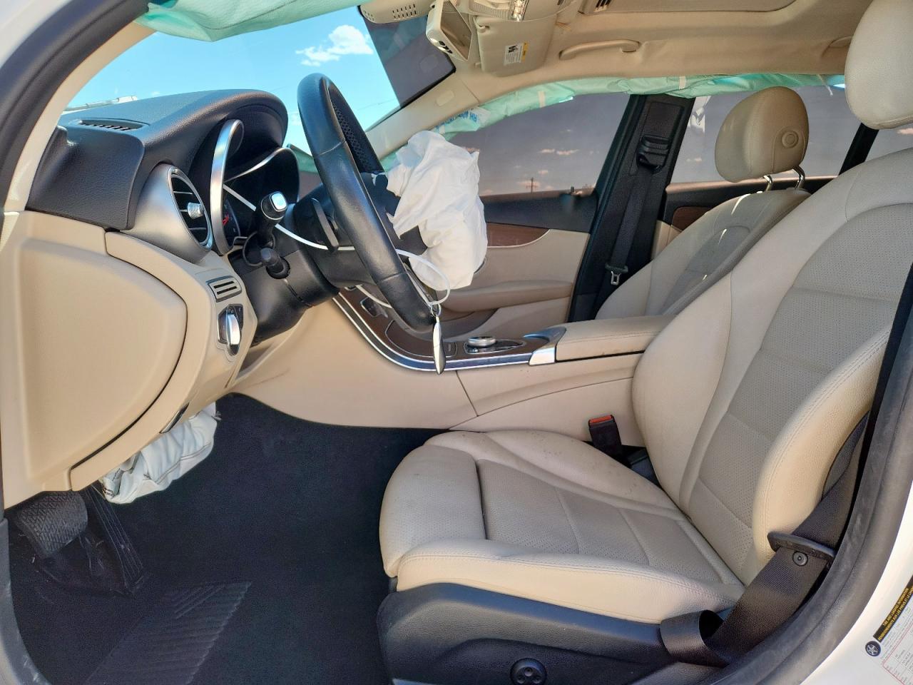 Mercedes-Benz C-Class 300 Image 2