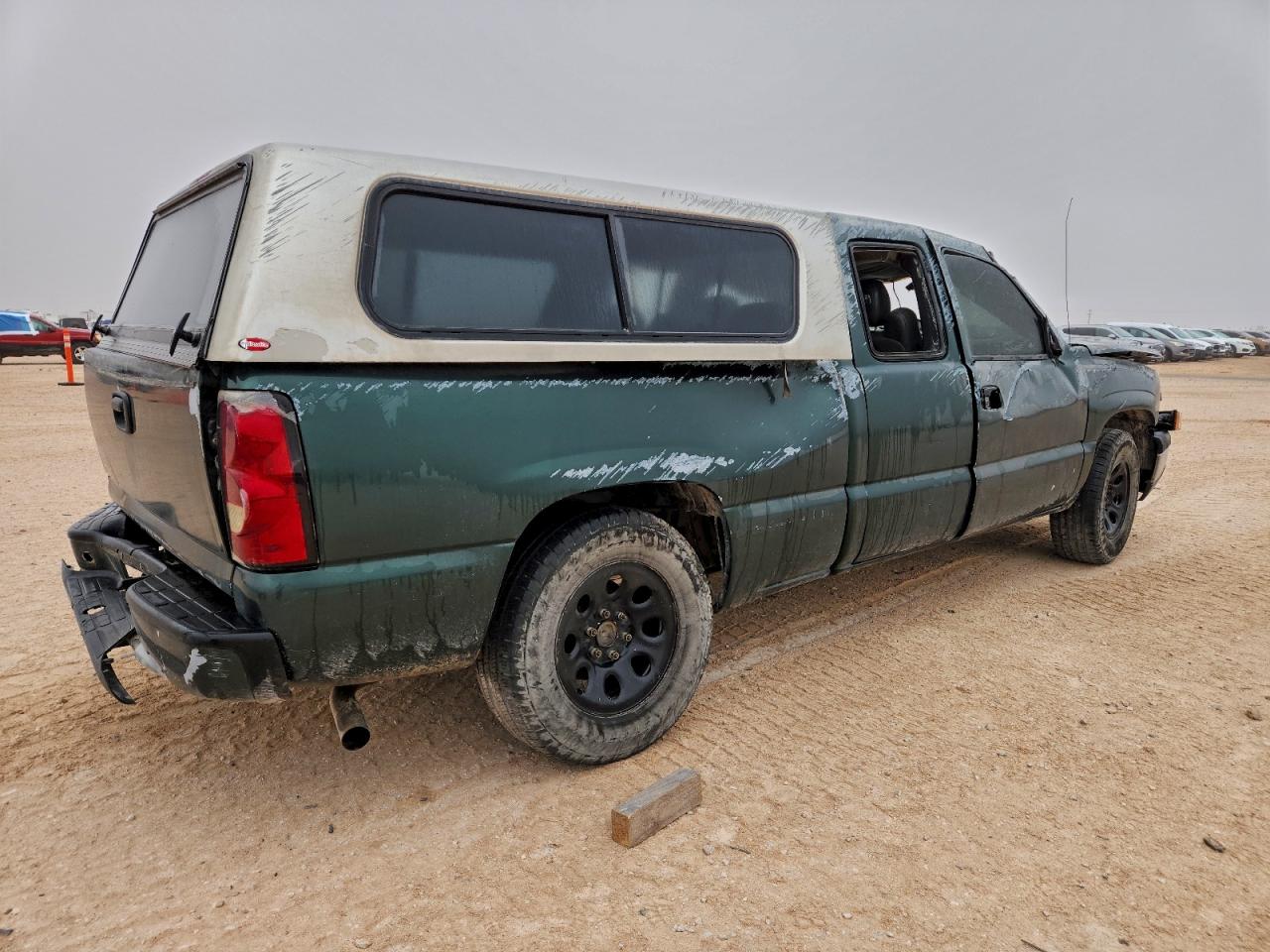 Chevrolet Silverado C1500 Image 2