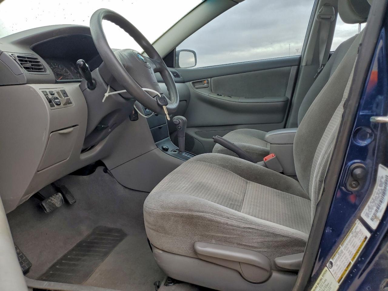 Toyota Corolla Ce Image 3