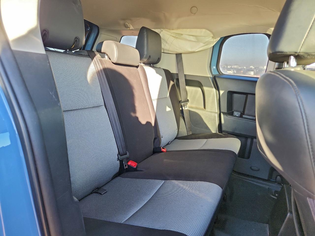 Toyota FJ Cruiser Image 8