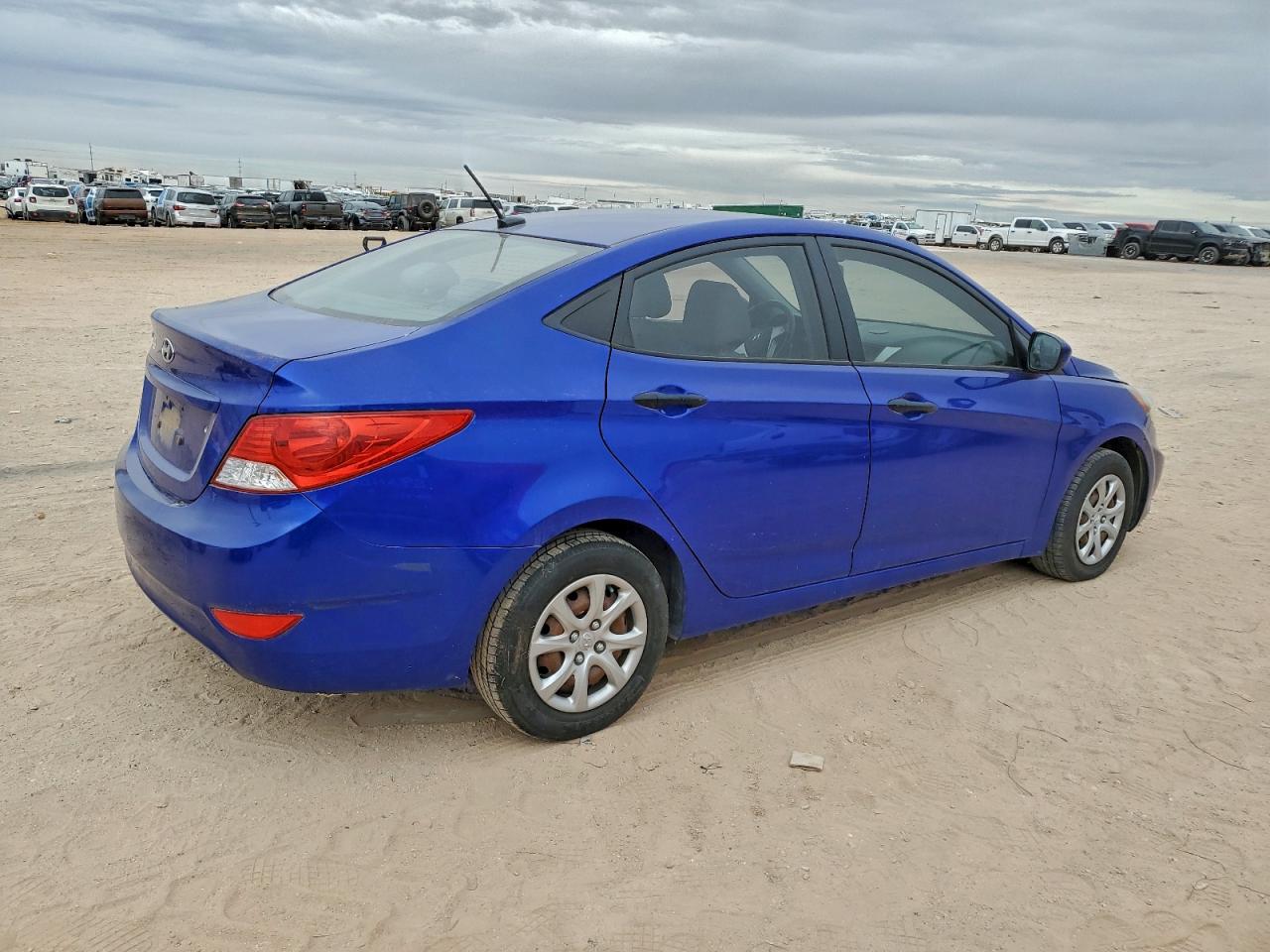 Hyundai ACCENT Gls Image 10