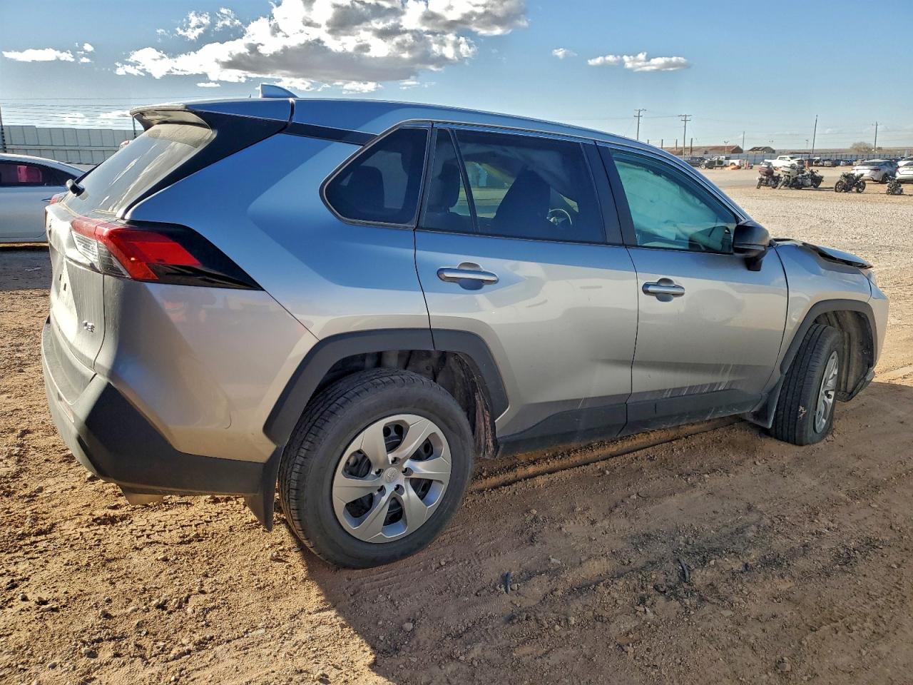 Toyota RAV4 Le Image 5