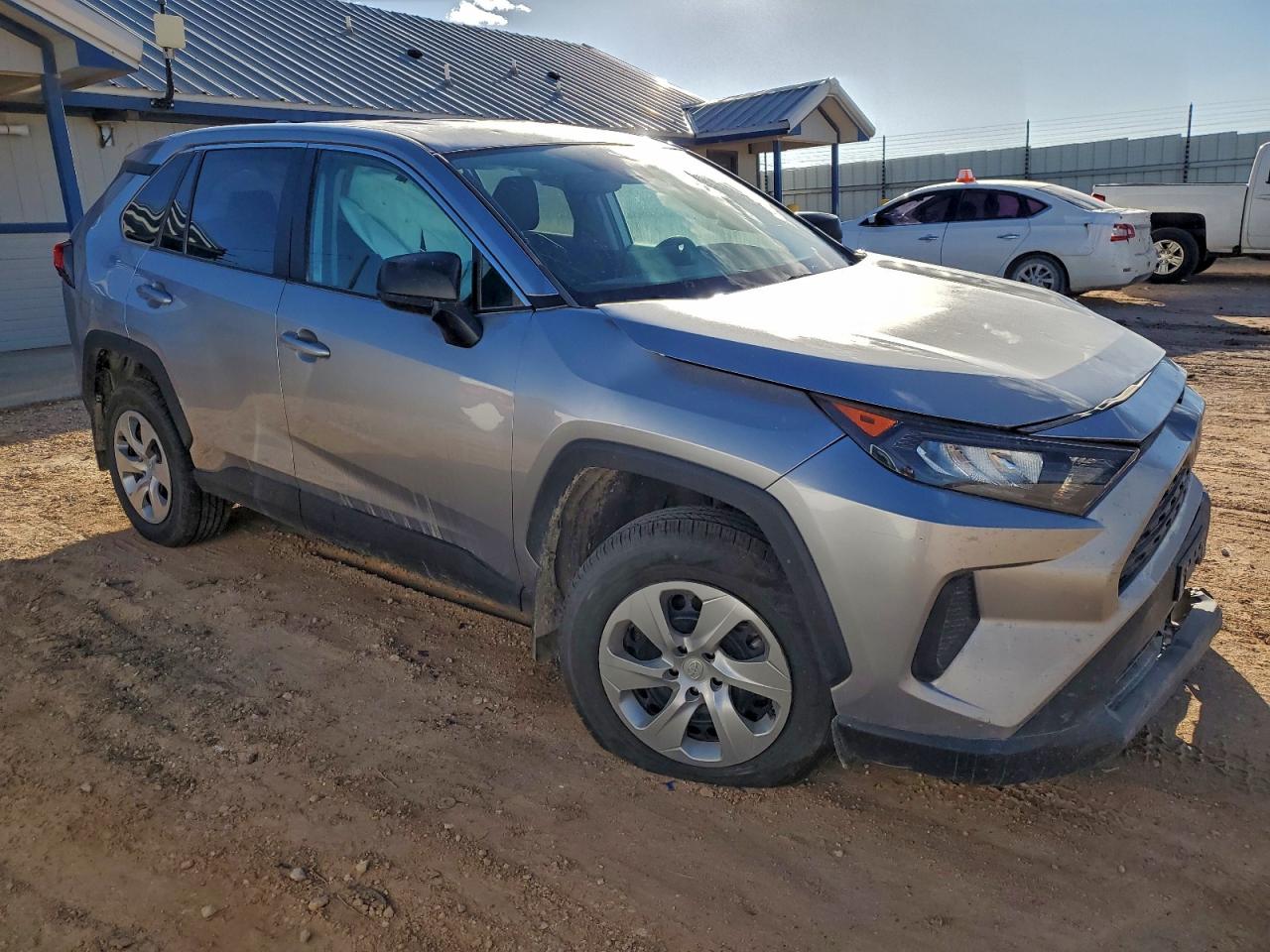 Toyota RAV4 Le Image 2