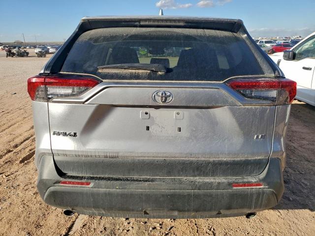 Toyota RAV4 Le Image 3