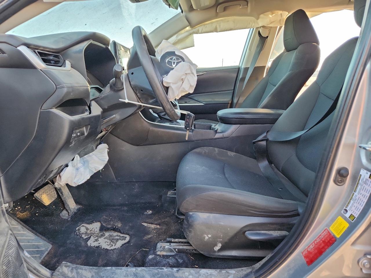 Toyota RAV4 Le Image 9