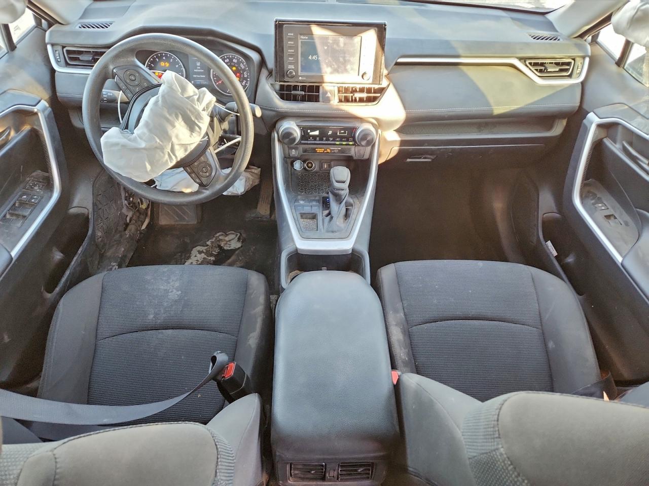 Toyota RAV4 Le Image 12