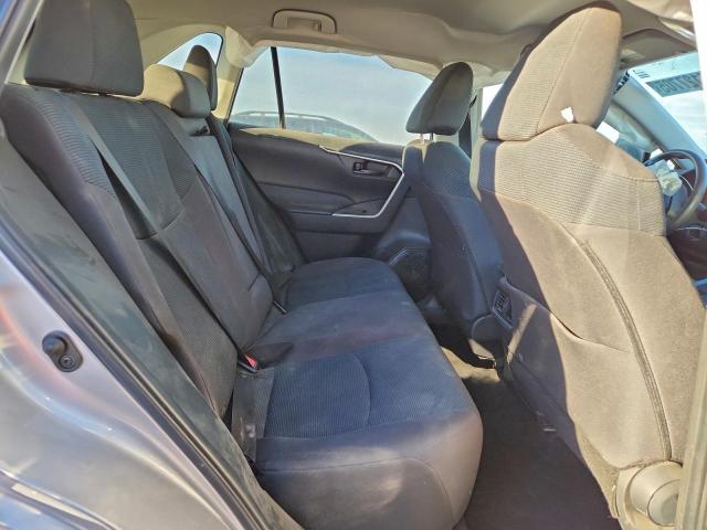 Toyota RAV4 Le Image 11